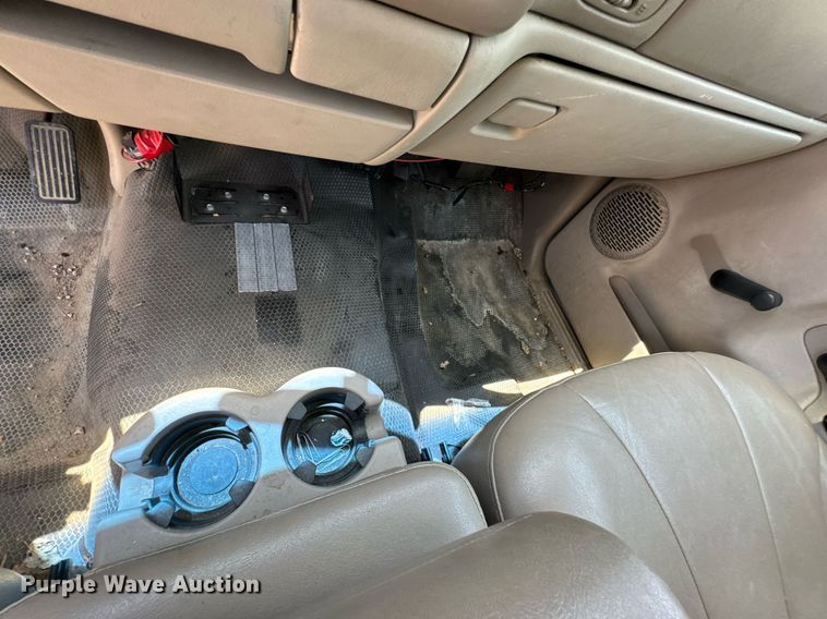 image for item DU9872 2001 Chevrolet Suburban 1500 SUV