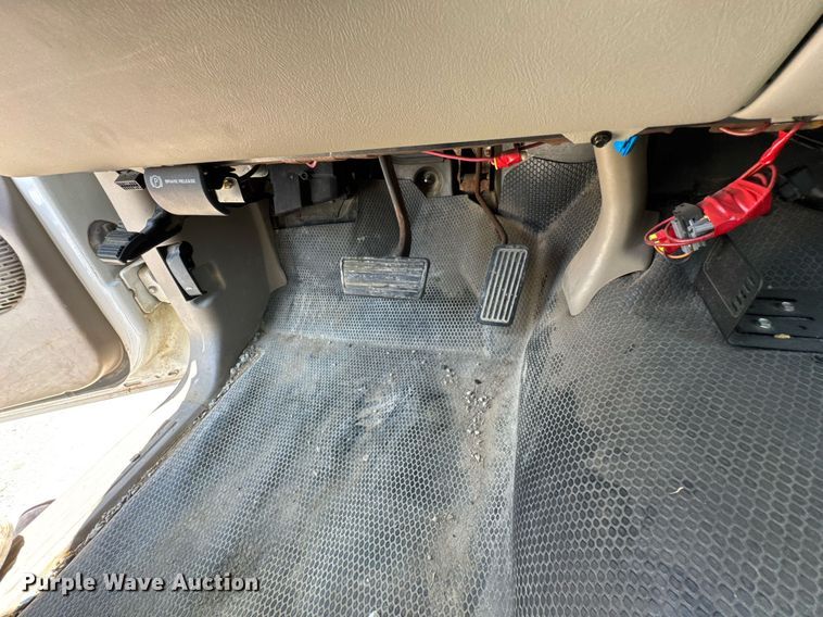 image for item DU9872 2001 Chevrolet Suburban 1500 SUV