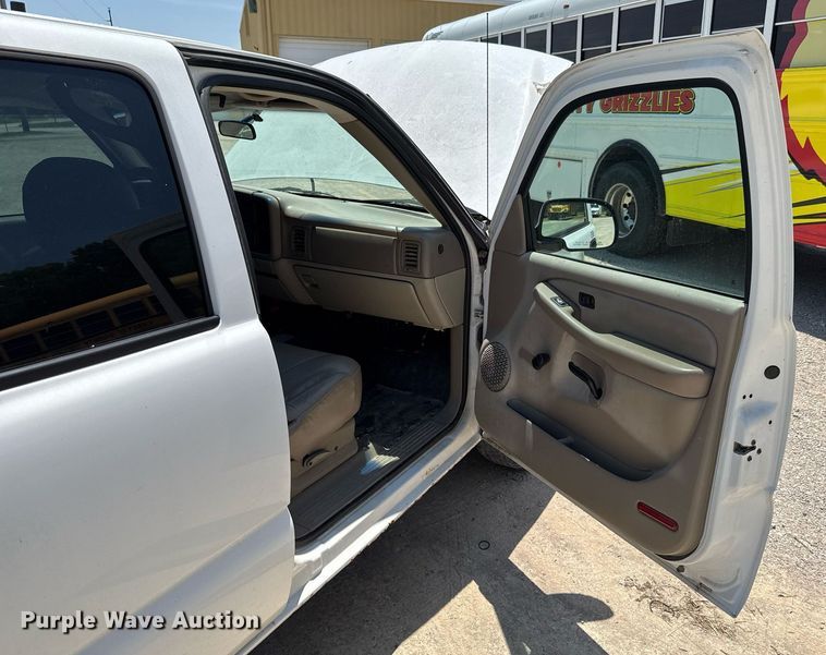image for item DU9872 2001 Chevrolet Suburban 1500 SUV