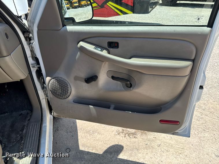 image for item DU9872 2001 Chevrolet Suburban 1500 SUV