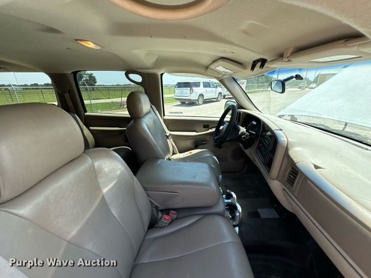 image for item DU9872 2001 Chevrolet Suburban 1500 SUV