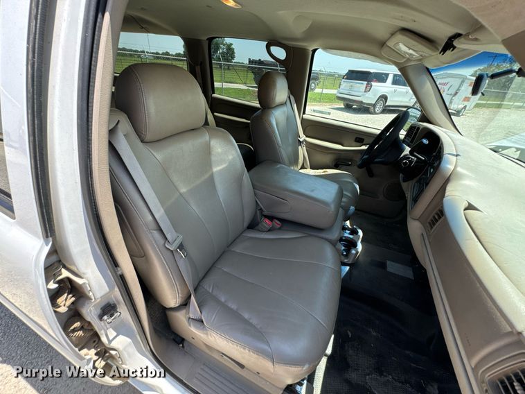 image for item DU9872 2001 Chevrolet Suburban 1500 SUV