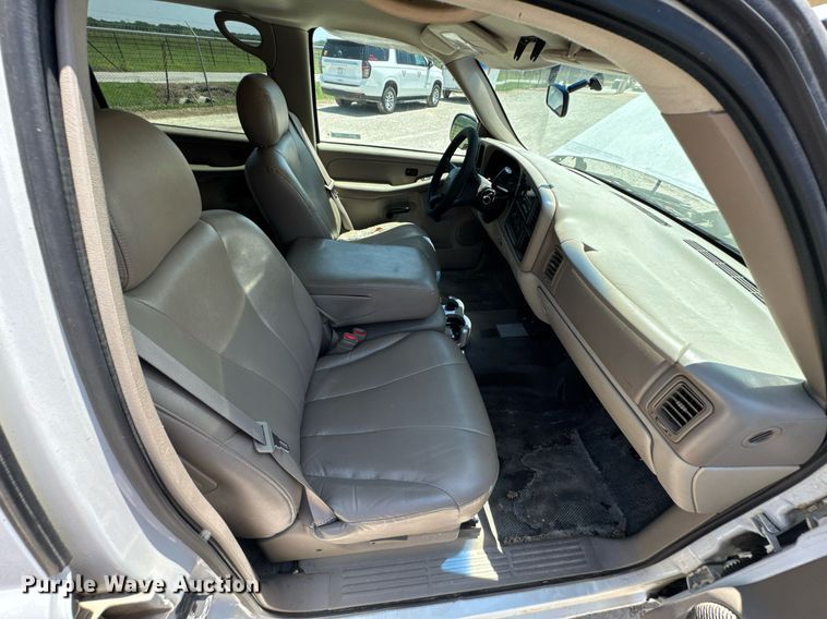 image for item DU9872 2001 Chevrolet Suburban 1500 SUV