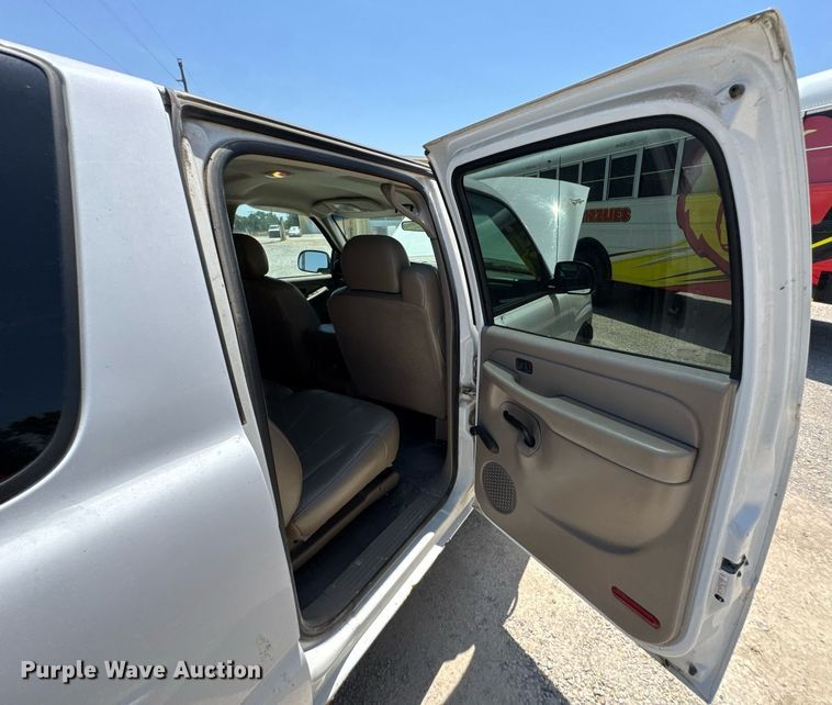 image for item DU9872 2001 Chevrolet Suburban 1500 SUV