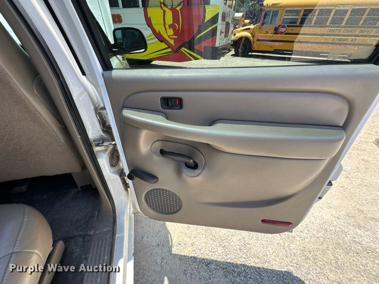 image for item DU9872 2001 Chevrolet Suburban 1500 SUV