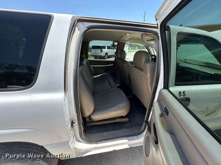 image for item DU9872 2001 Chevrolet Suburban 1500 SUV
