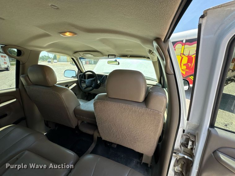 image for item DU9872 2001 Chevrolet Suburban 1500 SUV