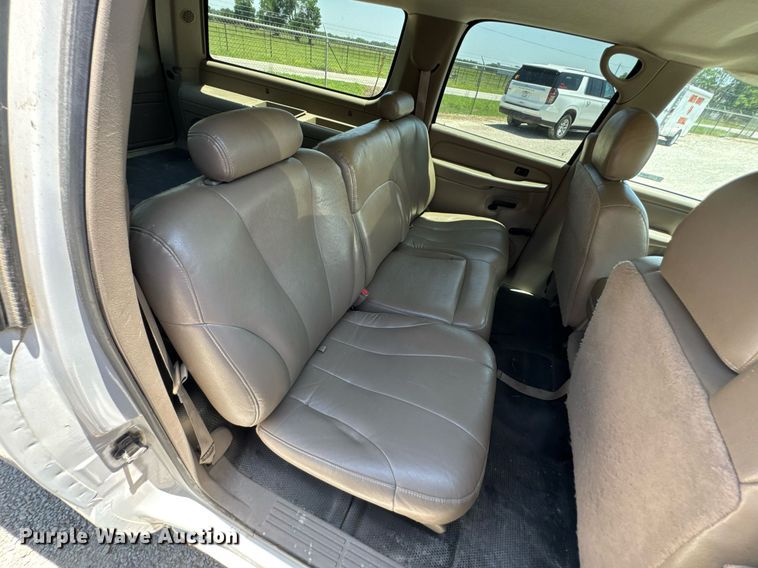 image for item DU9872 2001 Chevrolet Suburban 1500 SUV