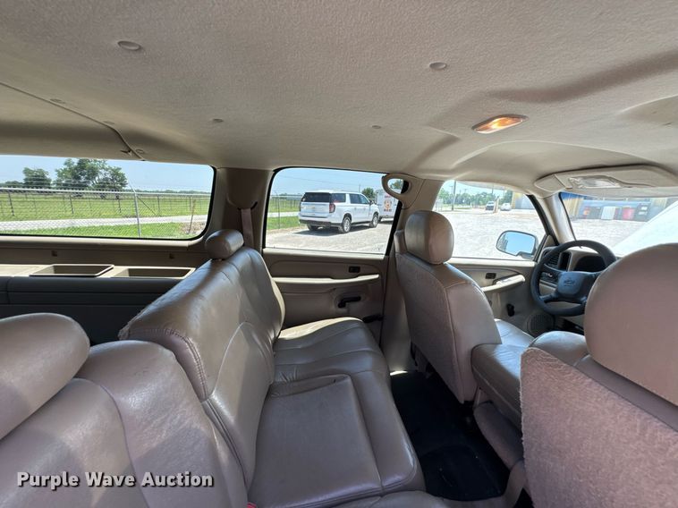 image for item DU9872 2001 Chevrolet Suburban 1500 SUV