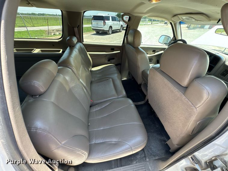 image for item DU9872 2001 Chevrolet Suburban 1500 SUV