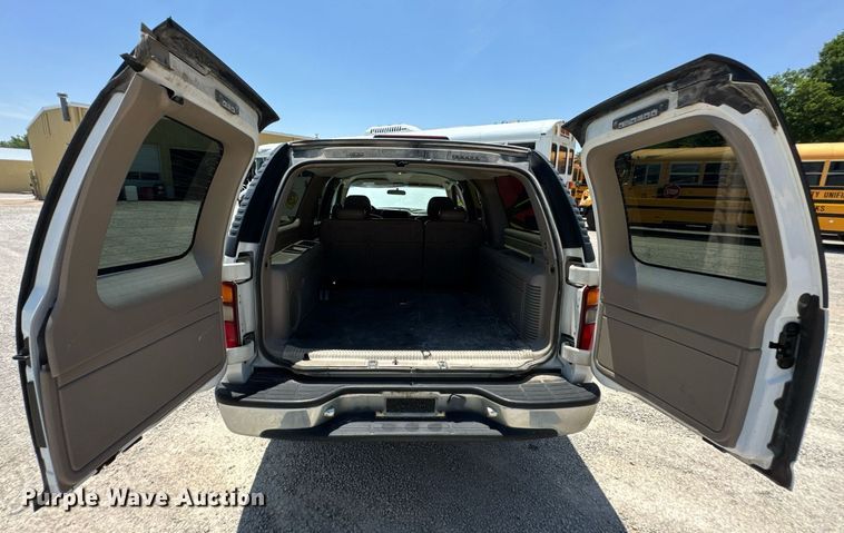 image for item DU9872 2001 Chevrolet Suburban 1500 SUV