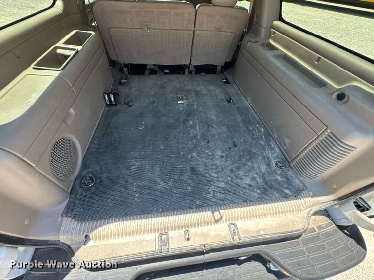 image for item DU9872 2001 Chevrolet Suburban 1500 SUV