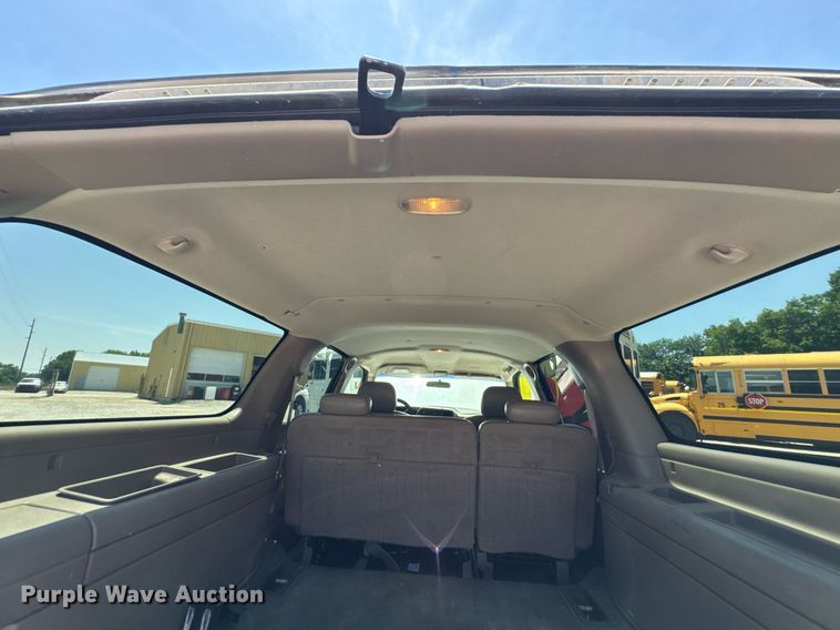 image for item DU9872 2001 Chevrolet Suburban 1500 SUV