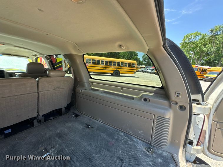 image for item DU9872 2001 Chevrolet Suburban 1500 SUV