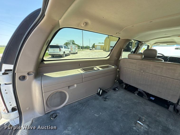 image for item DU9872 2001 Chevrolet Suburban 1500 SUV