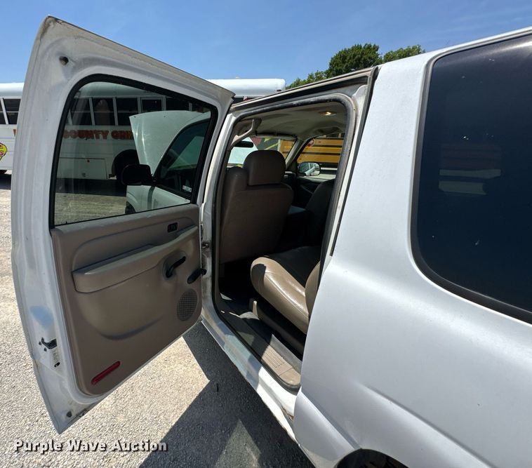 image for item DU9872 2001 Chevrolet Suburban 1500 SUV