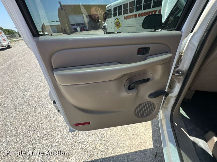 image for item DU9872 2001 Chevrolet Suburban 1500 SUV