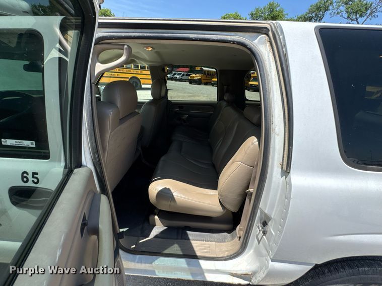image for item DU9872 2001 Chevrolet Suburban 1500 SUV