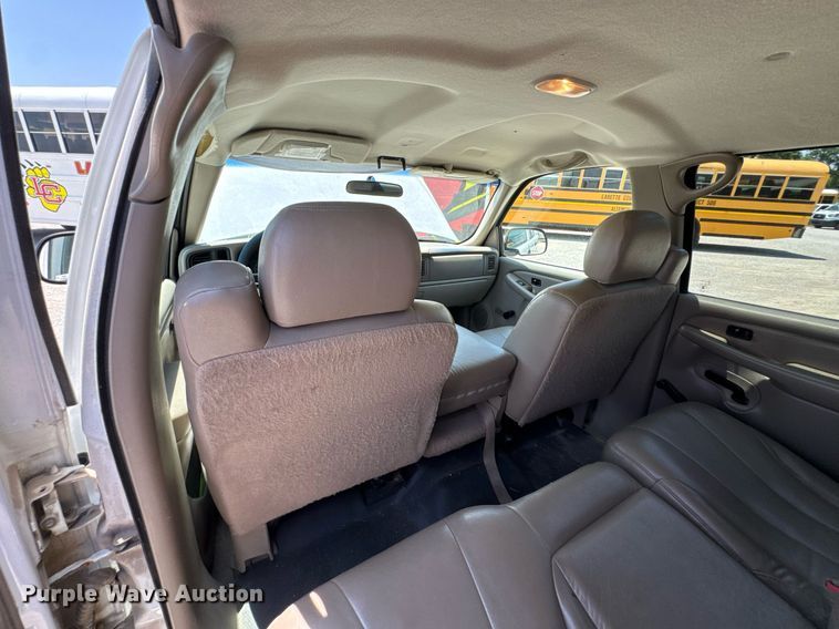 image for item DU9872 2001 Chevrolet Suburban 1500 SUV