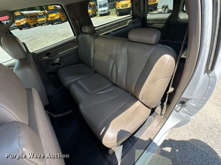 image for item DU9872 2001 Chevrolet Suburban 1500 SUV