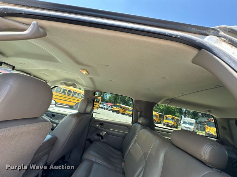 image for item DU9872 2001 Chevrolet Suburban 1500 SUV