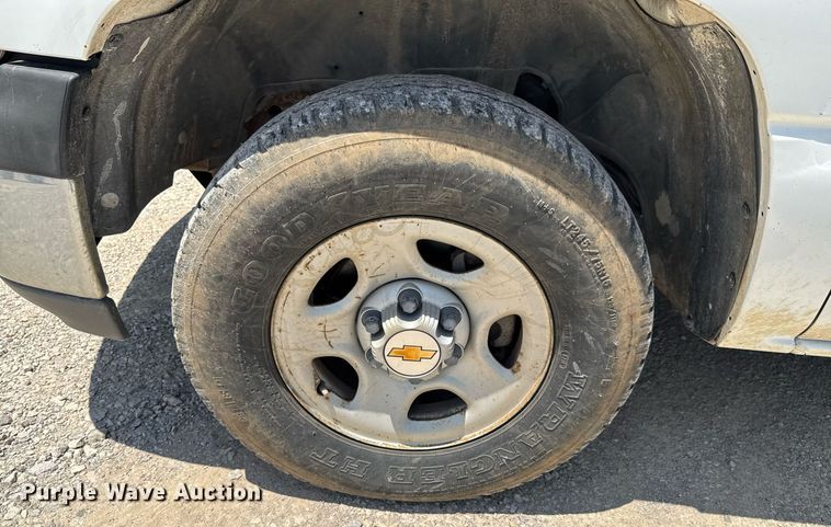 image for item DU9872 2001 Chevrolet Suburban 1500 SUV