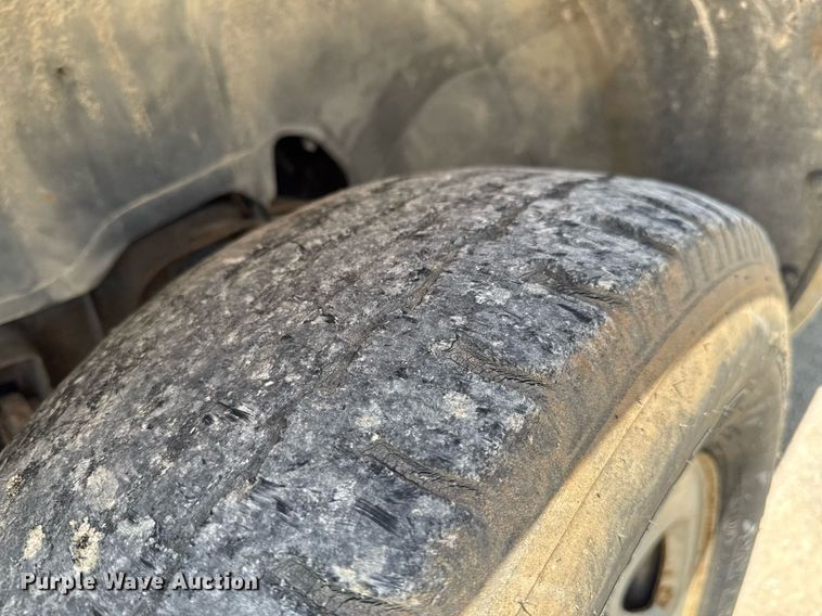 image for item DU9872 2001 Chevrolet Suburban 1500 SUV