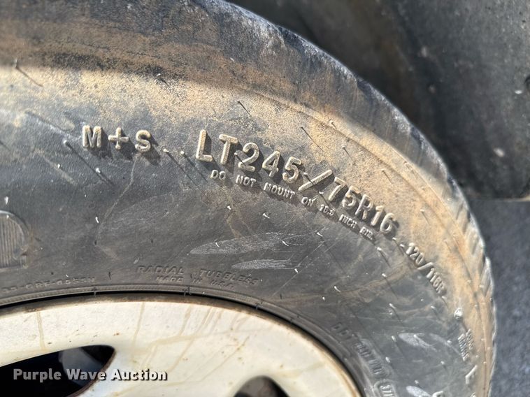 image for item DU9872 2001 Chevrolet Suburban 1500 SUV