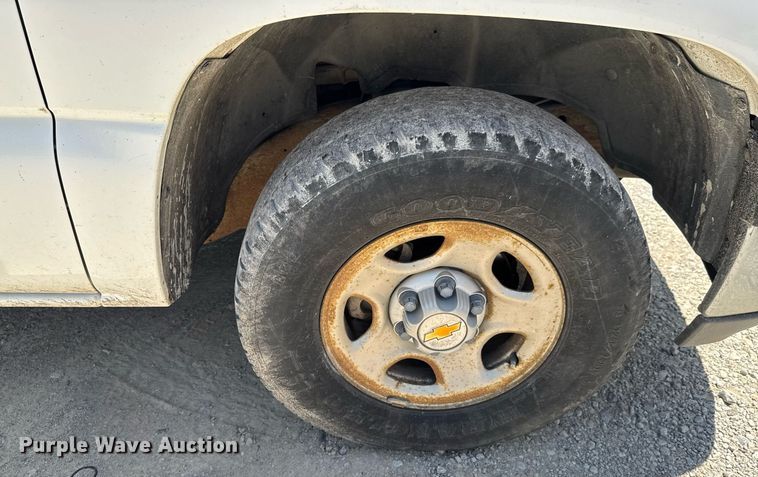 image for item DU9872 2001 Chevrolet Suburban 1500 SUV