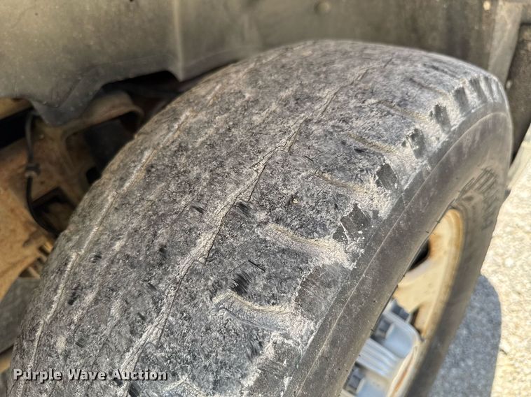 image for item DU9872 2001 Chevrolet Suburban 1500 SUV