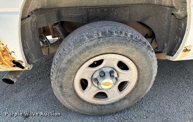 image for item DU9872 2001 Chevrolet Suburban 1500 SUV