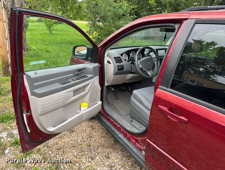 image for item DU9881 2010 Dodge Grand Caravan SE van