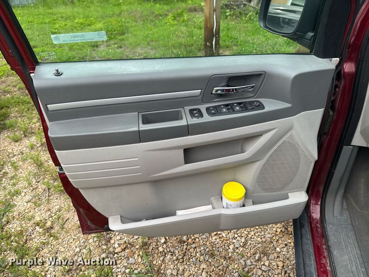 image for item DU9881 2010 Dodge Grand Caravan SE van