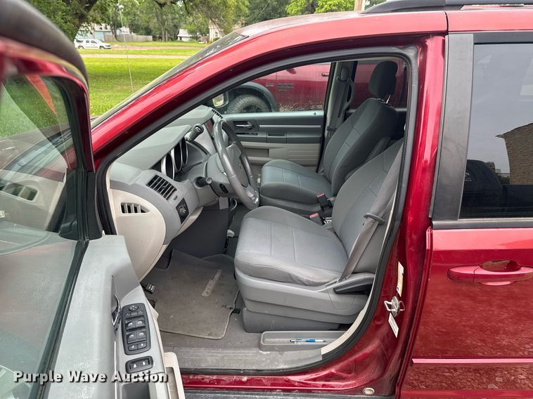 image for item DU9881 2010 Dodge Grand Caravan SE van