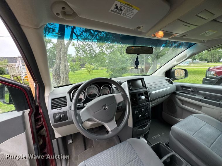 image for item DU9881 2010 Dodge Grand Caravan SE van