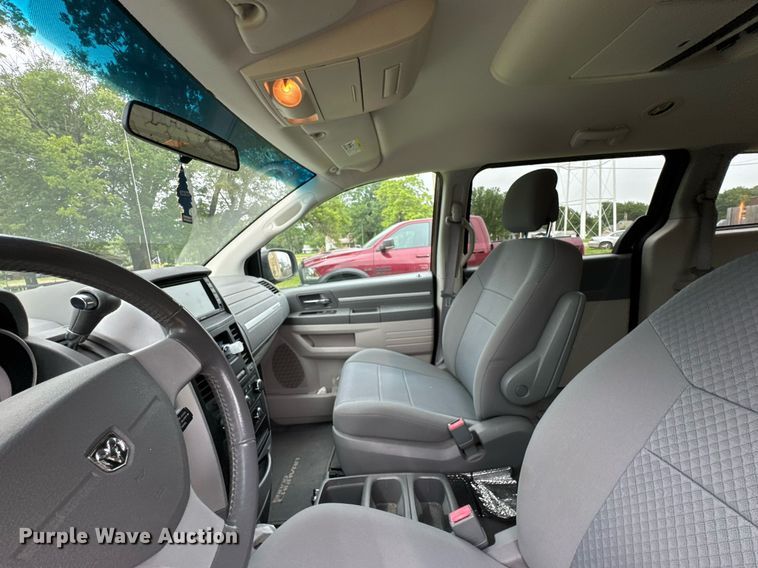 image for item DU9881 2010 Dodge Grand Caravan SE van