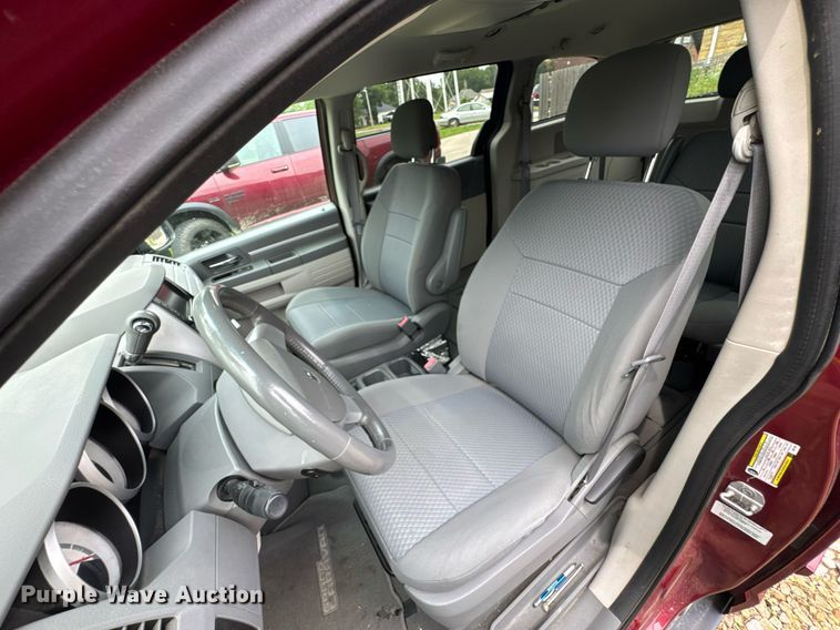 image for item DU9881 2010 Dodge Grand Caravan SE van