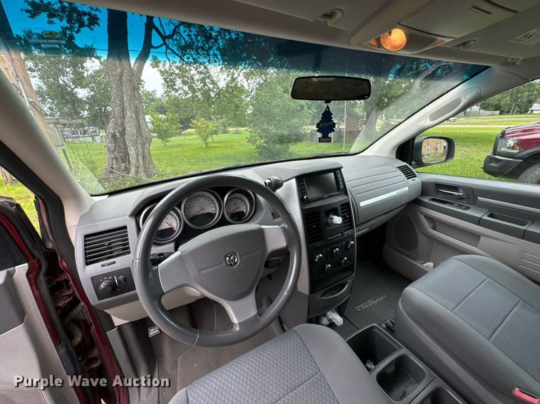 image for item DU9881 2010 Dodge Grand Caravan SE van