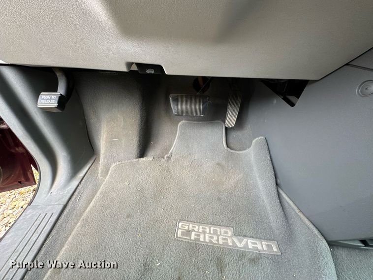 image for item DU9881 2010 Dodge Grand Caravan SE van