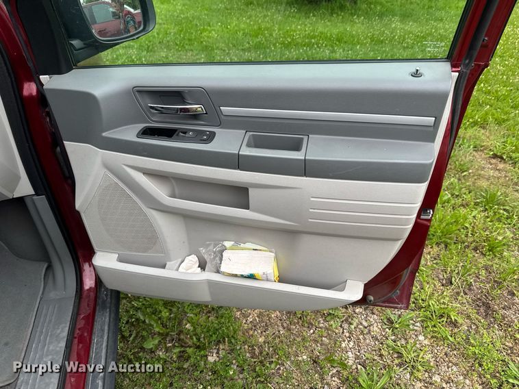 image for item DU9881 2010 Dodge Grand Caravan SE van