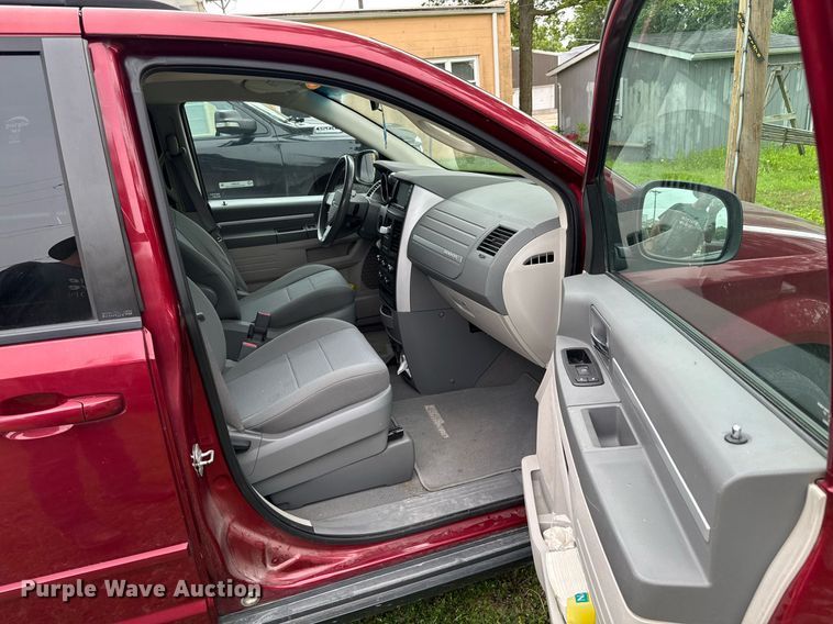 image for item DU9881 2010 Dodge Grand Caravan SE van