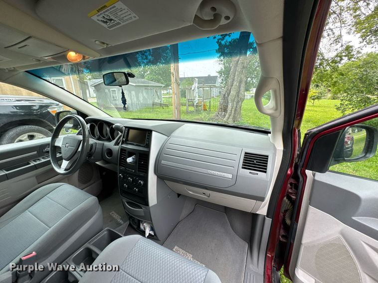 image for item DU9881 2010 Dodge Grand Caravan SE van