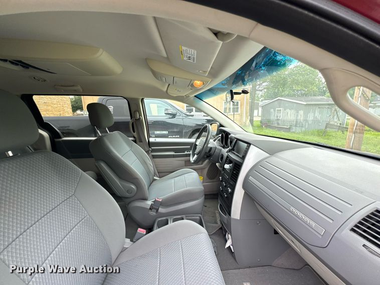 image for item DU9881 2010 Dodge Grand Caravan SE van