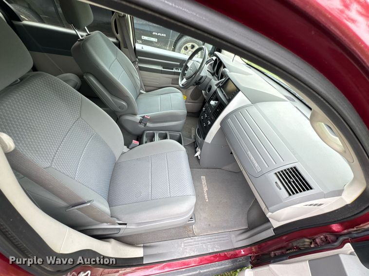 image for item DU9881 2010 Dodge Grand Caravan SE van