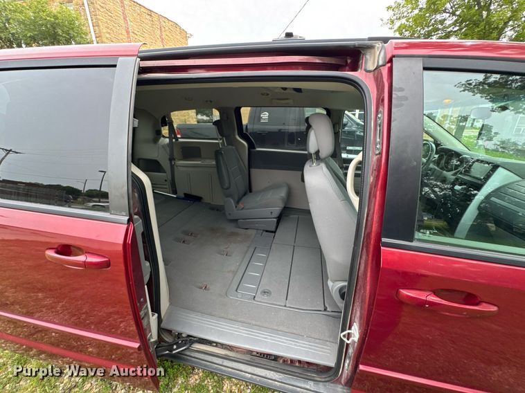 image for item DU9881 2010 Dodge Grand Caravan SE van