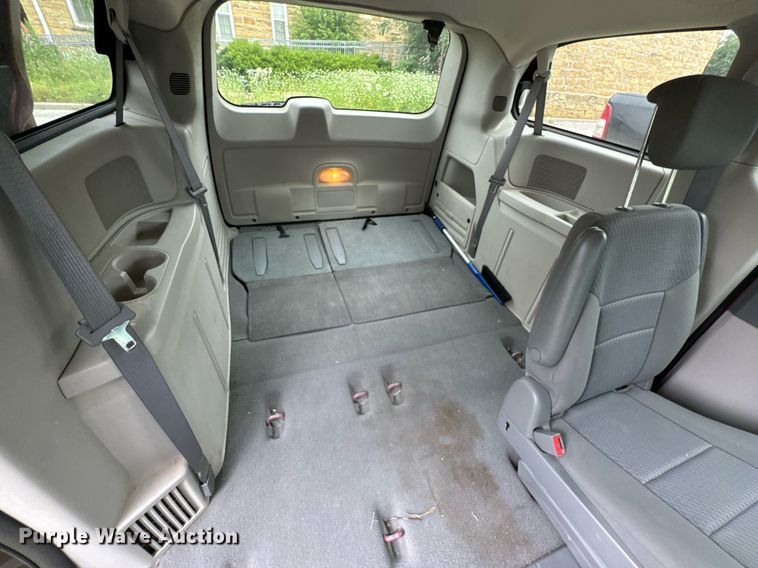 image for item DU9881 2010 Dodge Grand Caravan SE van