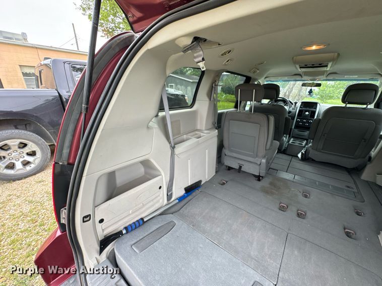 image for item DU9881 2010 Dodge Grand Caravan SE van