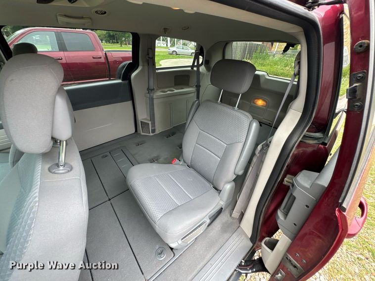 image for item DU9881 2010 Dodge Grand Caravan SE van