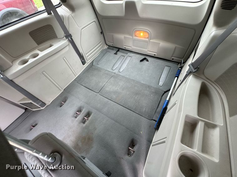 image for item DU9881 2010 Dodge Grand Caravan SE van