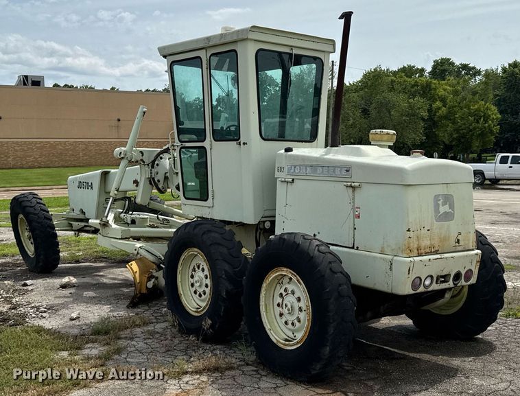 image for item DU9903 1981 John Deere JD570-A motor grader